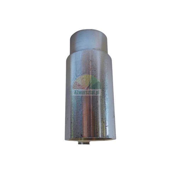 Srebrna metalowa tuleja cylindryczna lub precyzyjny adapter, element maszynowy, na białym tle.