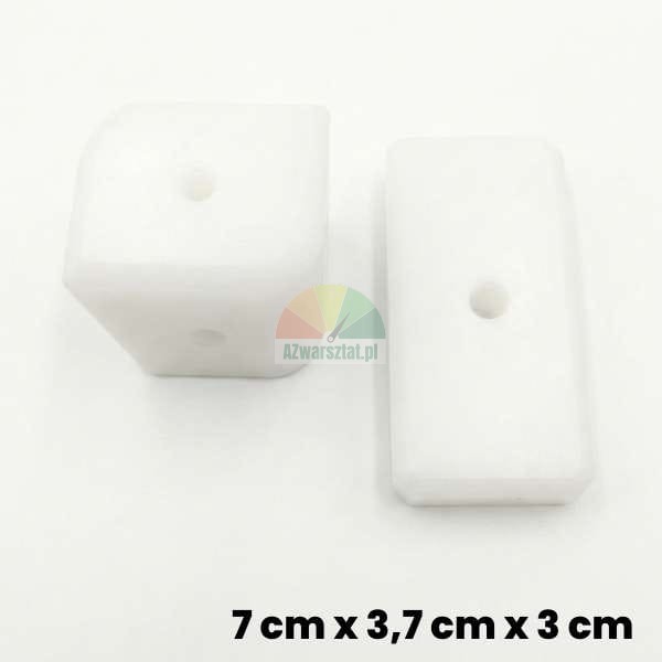 Ślizg podnośnika, biała kostka z otworami o wymiarach 7 x 3,7 x 3 cm