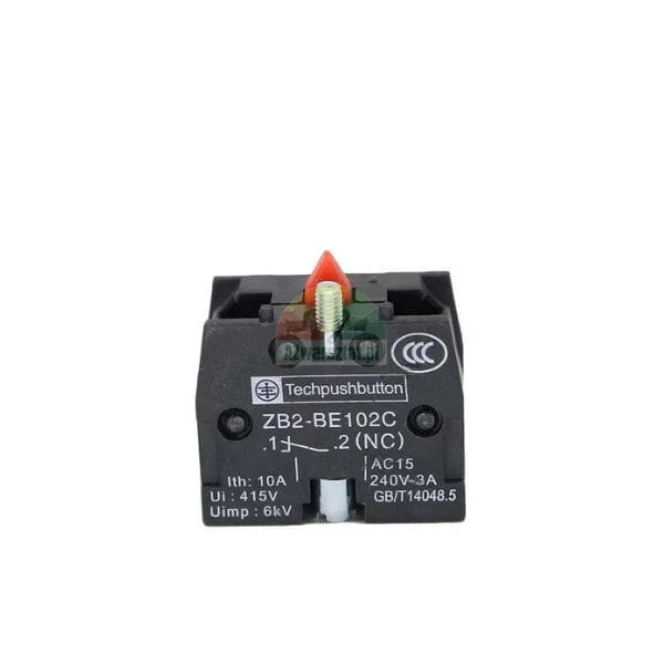 Czarny styk pomocniczy NC Techpushbutton ZB2-BE102C z oznaczeniami technicznymi i czerwonym popychaczem.
