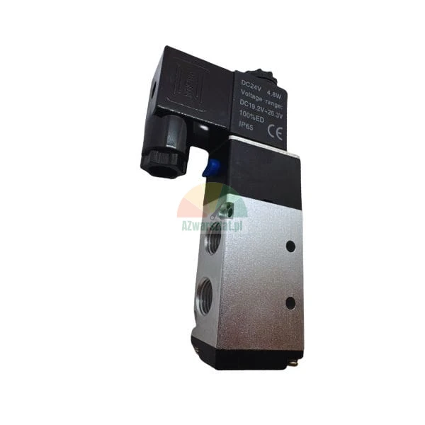 Pneumatyczny zawór elektromagnetyczny ze srebrnym metalowym korpusem i czarną cewką DC24V o stopniu ochrony IP65.