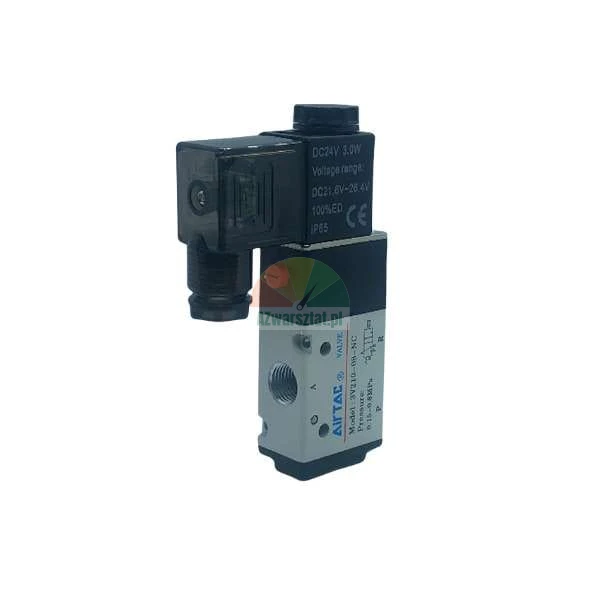 Elektrozawór pneumatyczny AirTAC 3V210-08-NC z cewką 24V DC i wtyczką elektryczną.