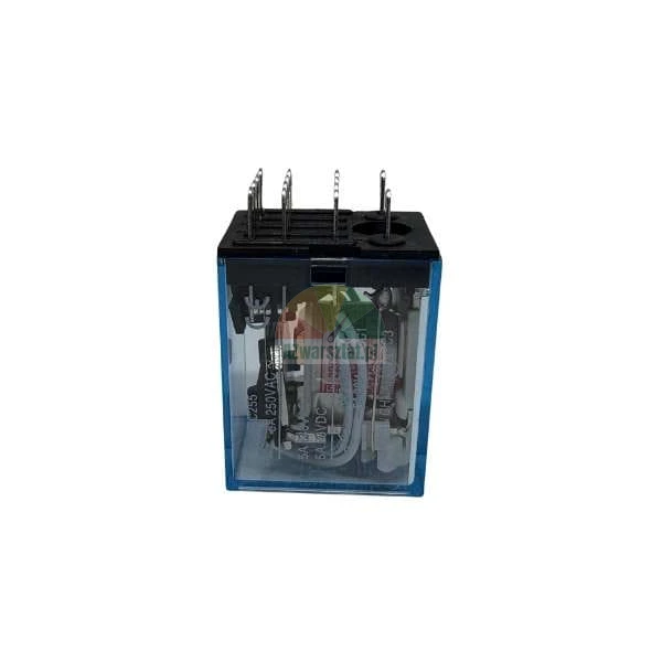 Przemysłowy przekaźnik elektromagnetyczny 5A 250VAC w przezroczystej niebieskiej obudowie z metalowymi stykami na górze.