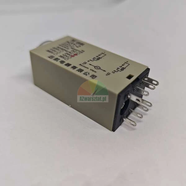 Przemysłowy przekaźnik elektromagnetyczny ze schematem i metalowymi pinami, beżowa obudowa.