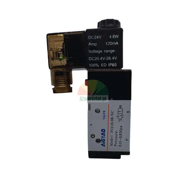 Elektrozawór pneumatyczny AIGYAD model 3V210-08-NC z zasilaniem 24V DC i czarną obudową z widocznymi danymi technicznymi