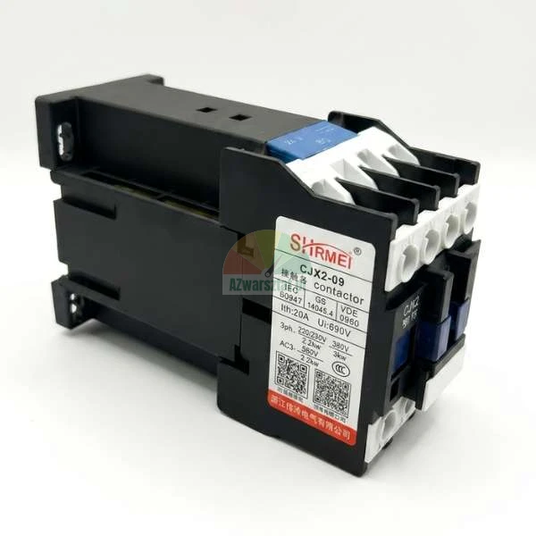 Stycznik elektryczny SHIRMEI CJX2-09 w kolorze czarnym z białą etykietą techniczną i niebieskim elementem.