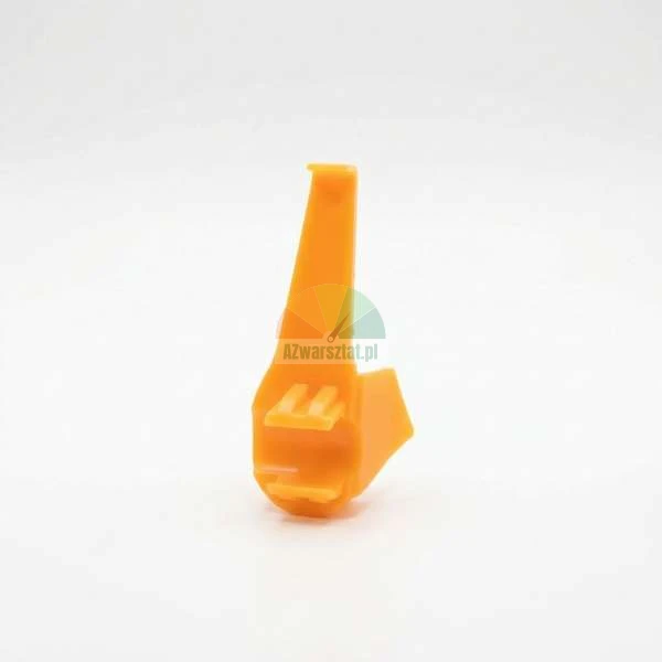 Pomarańczowy plastikowy element mechaniczny na białym tle.