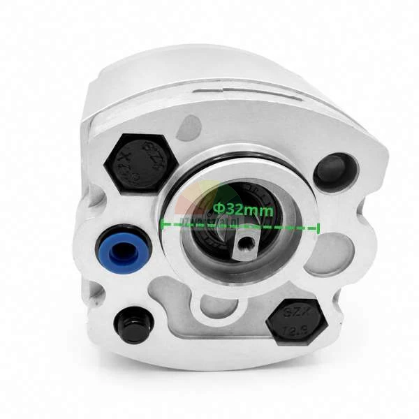 Metalowy element pompy hydraulicznej z widocznym wymiarem średnicy montażowej 32 mm, niebieskim przyłączem i centralnym wałkiem.