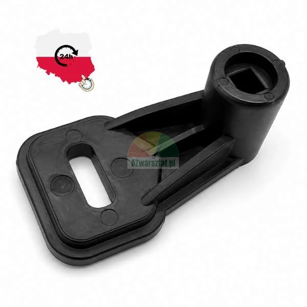 Czarny plastikowy adapter korby z kwadratowym gniazdem i podłużnym otworem montażowym na białym tle