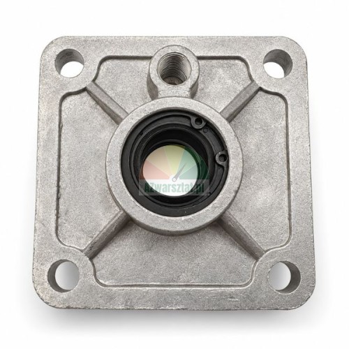 Metalowa osłona cylindra zaciskowego lub uchylnego o wymiarach 8,2x8,2 cm z otworem na tłoczysko i uszczelką do siłownika 75 mm