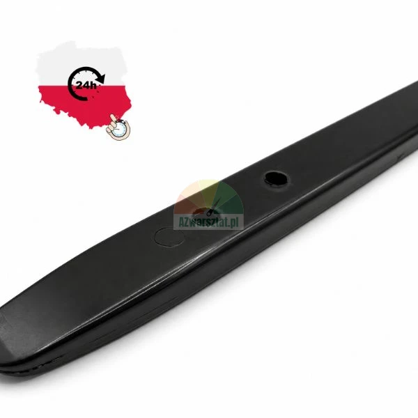 Czarna nakładka na podłokietnik fotela biurowego z otworami montażowymi na białym tle